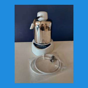 Counter top water filtration system. For domestic use.